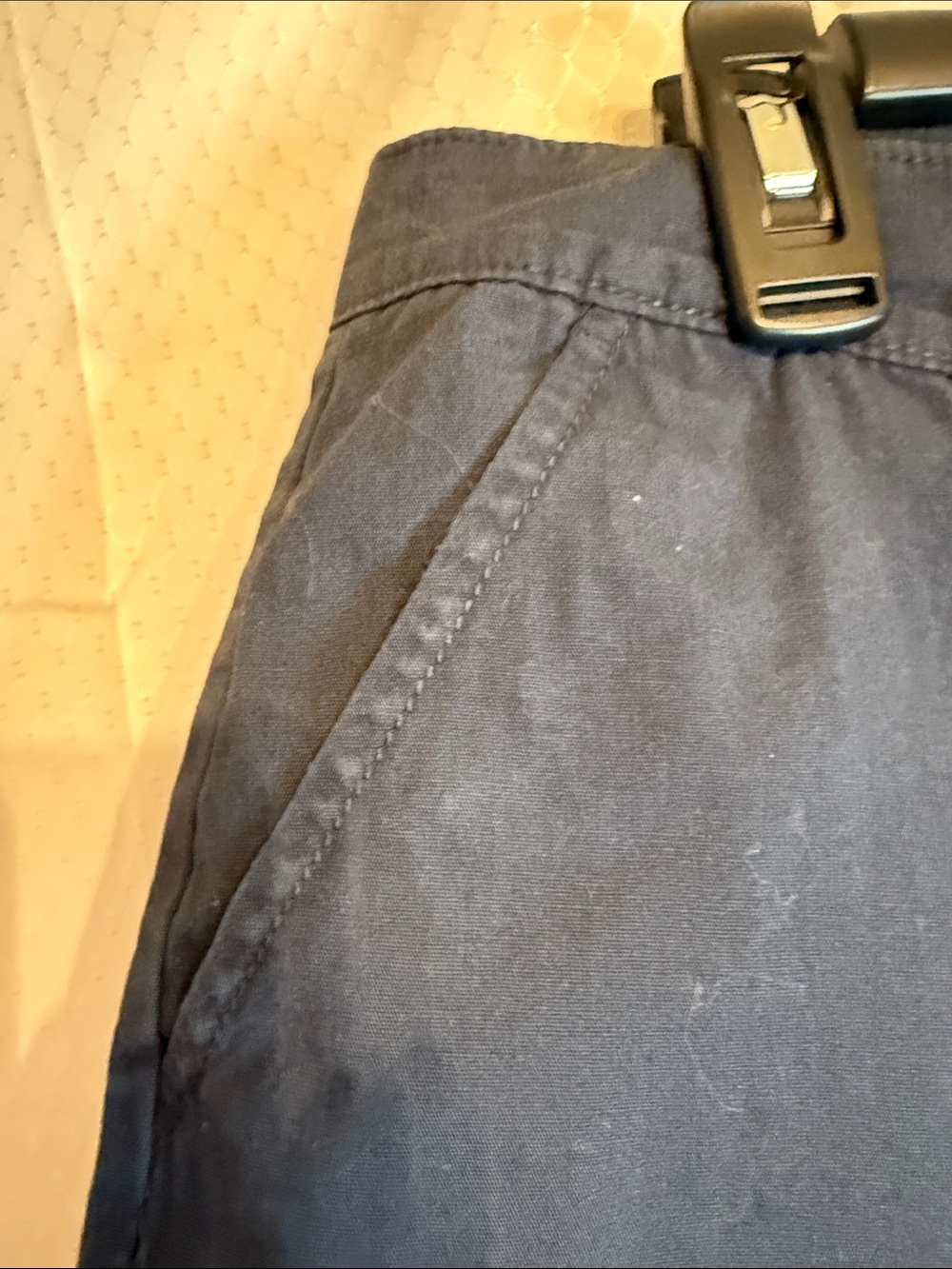 Old Navy Bermuda Navy shorts in a size 6 - Picture 2 of 6